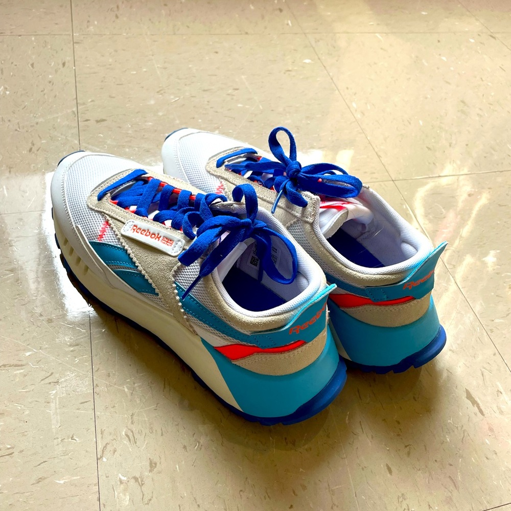 reebok shoes. never worn. size 7 men’s, size 8.5 women’s.